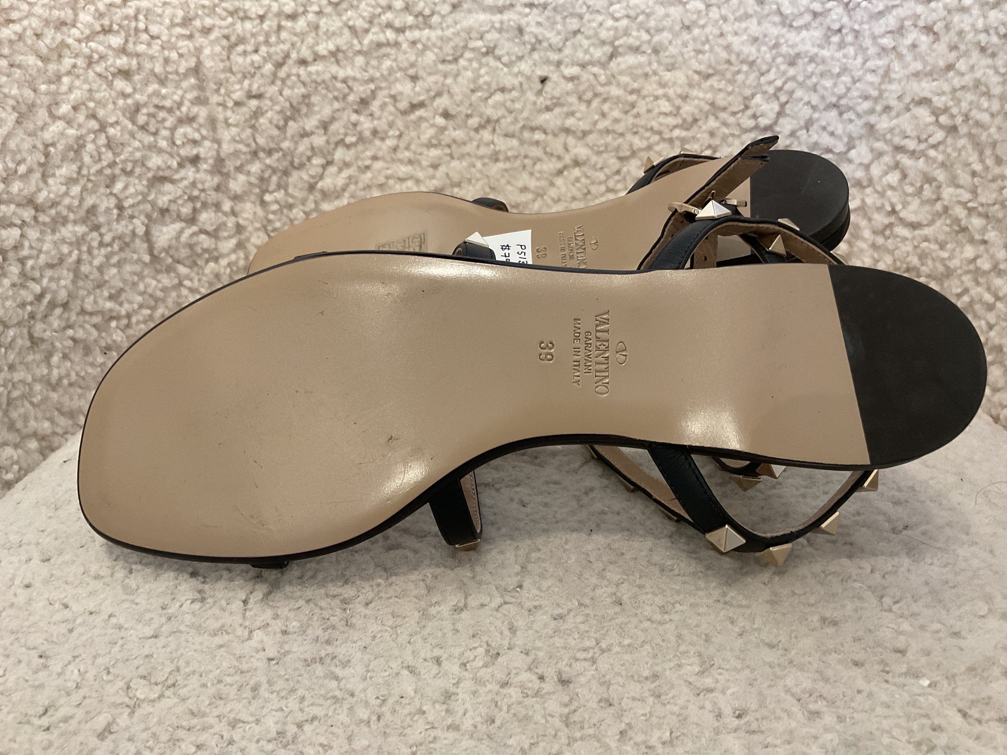 Valentino Rockstud Flat sandals